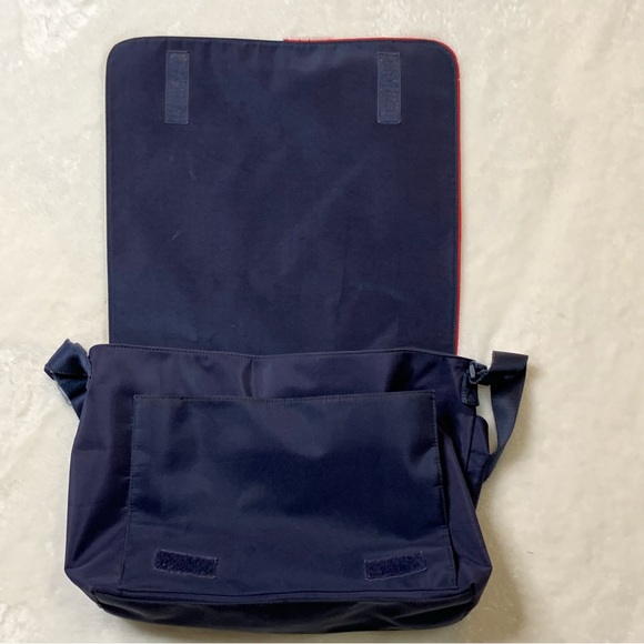 Tommy Hilfiger diaper with Changing Pad - Picture 6 of 13